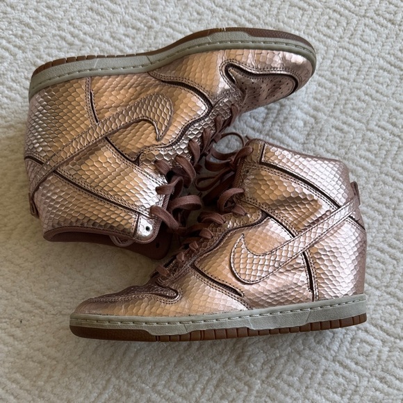 Nike Dunk Sky High Hi Metallic Rose Gold Hidden Wedge Heel Shoes Womens 6.5 - Picture 2 of 9